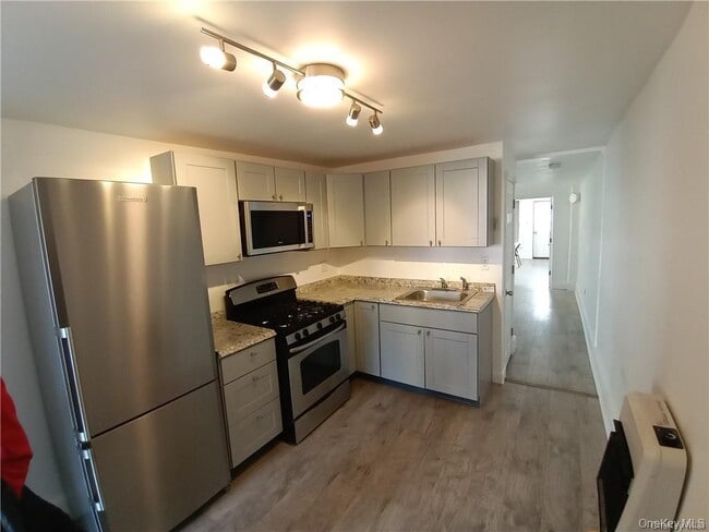 Building Photo - 11-15-15 W Main St