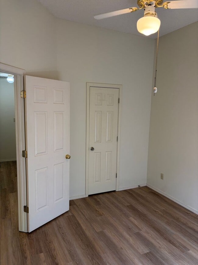 Building Photo - 908 Aspen Ave