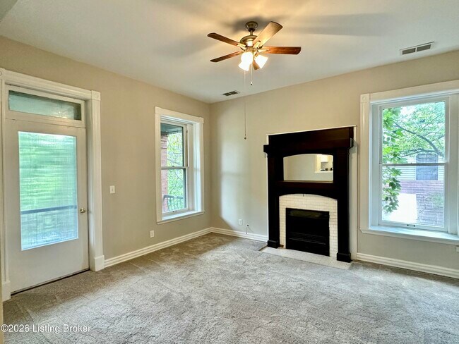 Building Photo - 1402 S 6th St