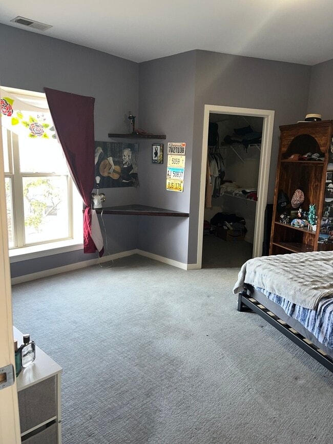 Building Photo - 1075 W Roosevelt Rd