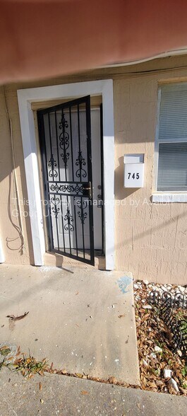 Building Photo - 745 Pippin St