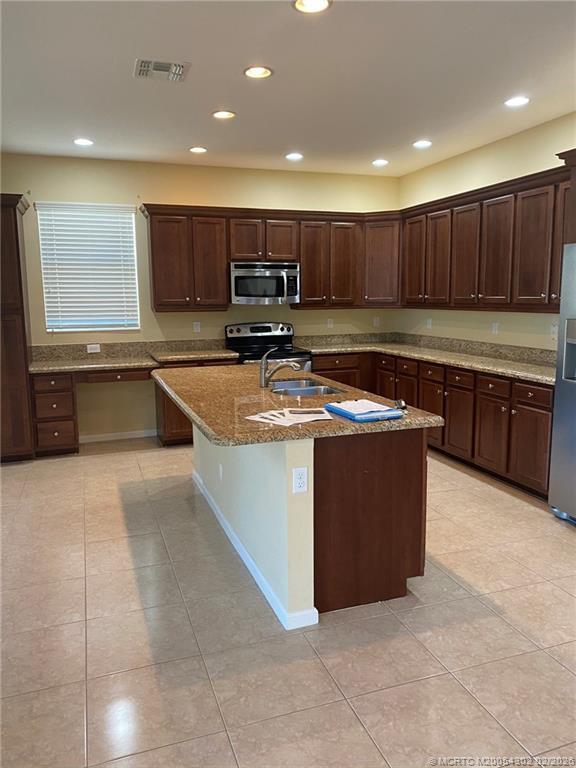 Building Photo - 11239 SW Barton Way