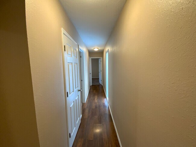 Building Photo - 3 Bedroom Single Story Home Available Near...