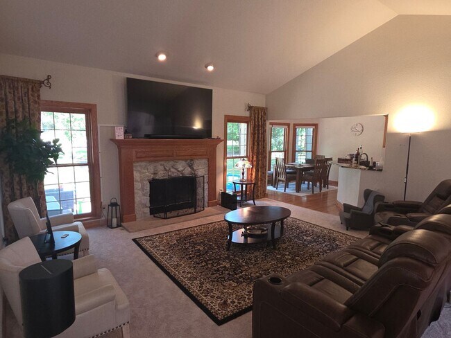 Building Photo - 3 bedroom executive ranch in Sussex