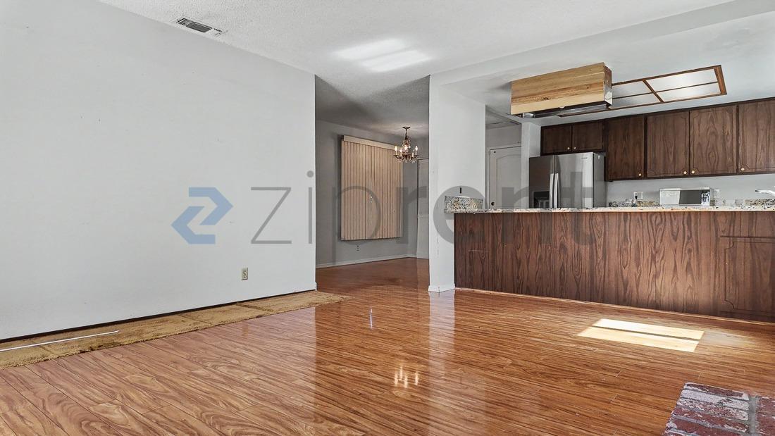 Building Photo - Unit 9517