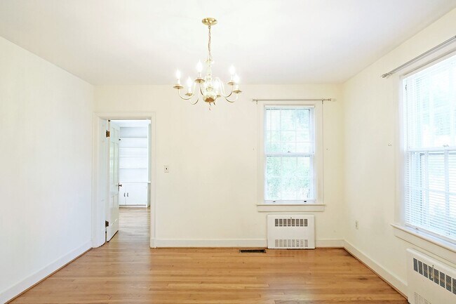 Building Photo - Scottsville Charm! Move-In Ready Home Near Library, Brewery & James River