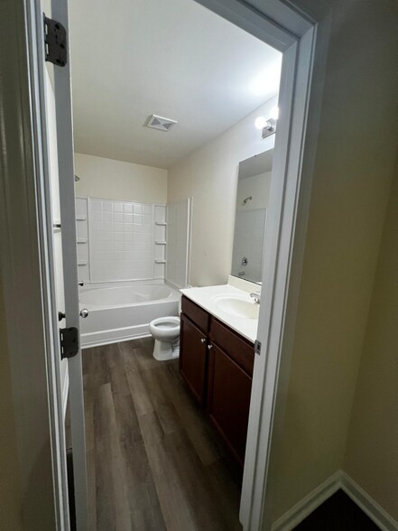 Building Photo - 8526 Quarton Dr