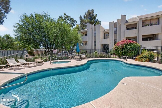 Building Photo - Bright and Modern 1Bdm 1Ba Condo Near Downtown Scottsdale!