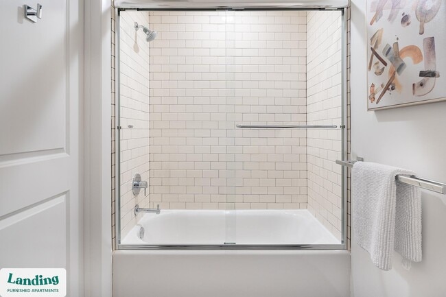 Building Photo - 933 McGee St