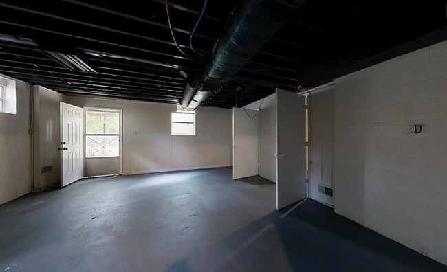 Building Photo - 3 Bed 2 Bath Home