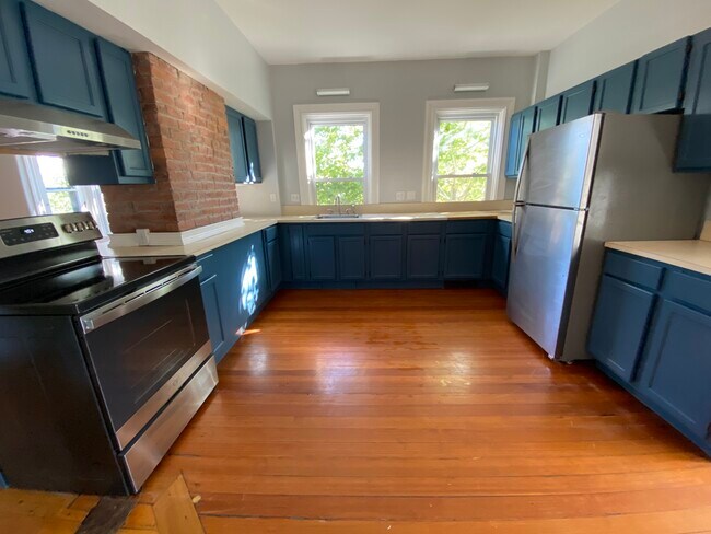 Building Photo - 86 Holden St