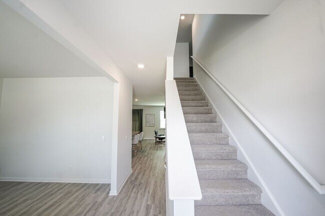 Building Photo - 156 Kraft Kove