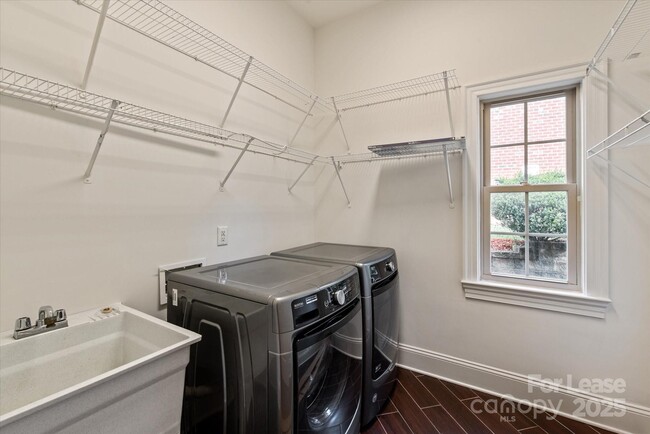 Building Photo - 11841 Churchfield Ln