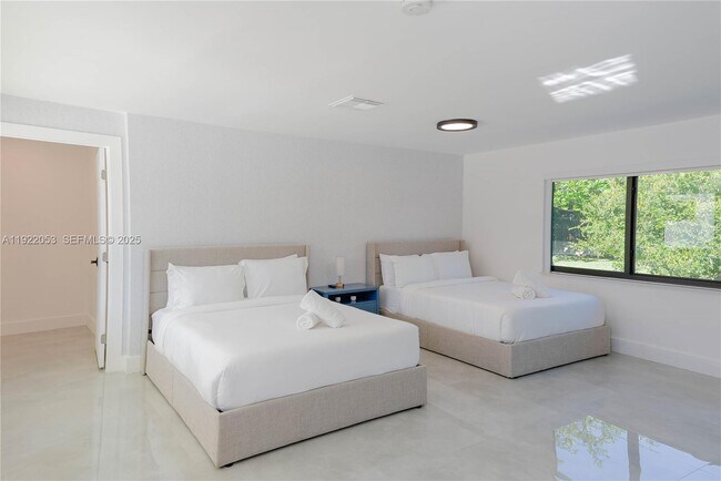 Building Photo - 13355 SW 207th Ave