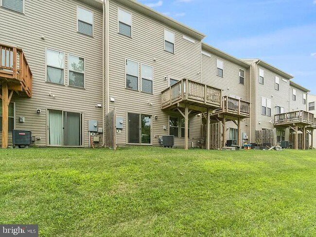 Building Photo - 3632 Chippendale Cir