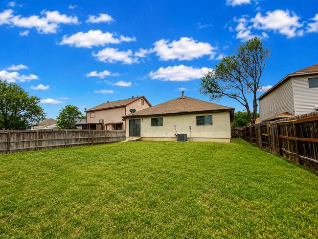 Building Photo - Charming 3 Bedroom Home with Fireplace in Meadow Brook Converse