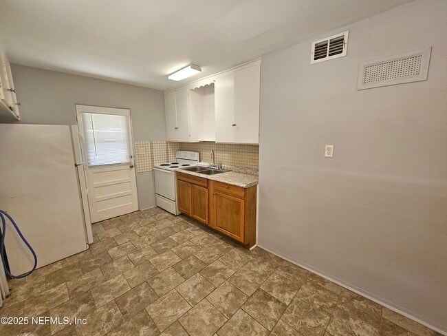 Building Photo - 1501 Osceola St