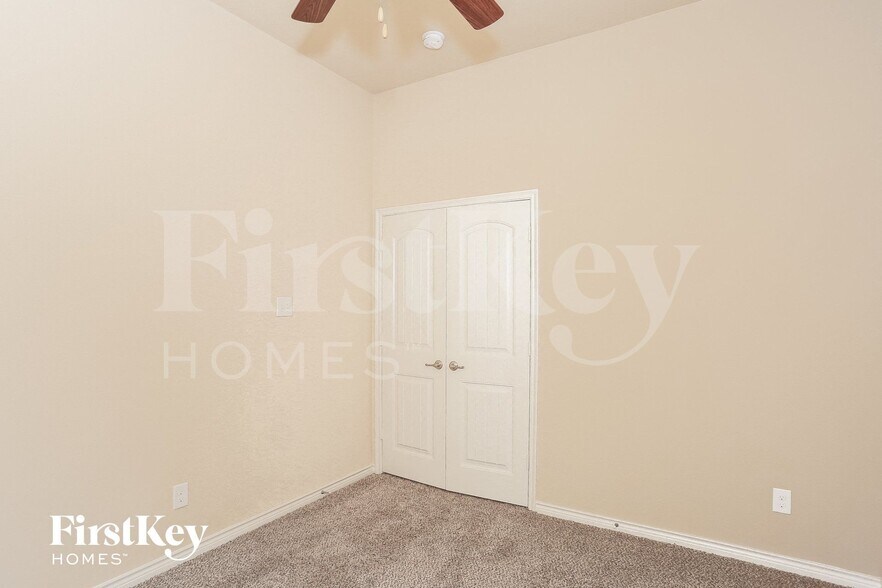 Building Photo - 921 Lake Cypress Ln