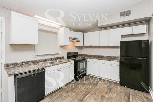 Building Photo - Spacious one-level living