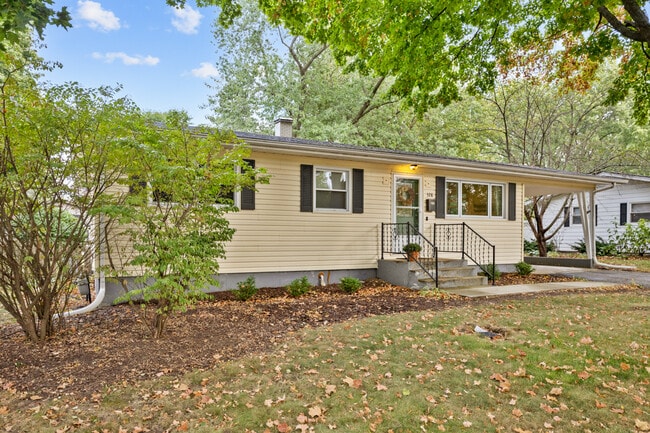 Primary Photo - 328 S 14th St