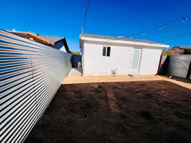 Building Photo - Adorable Studio Cabin near Joshua Tree Town Center