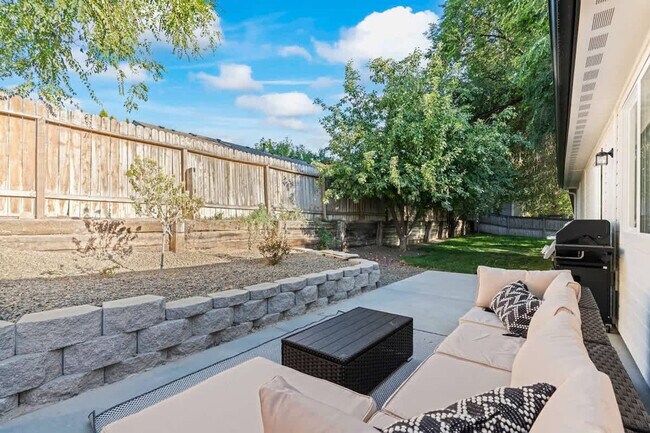 Building Photo - 44 S Sugar Ave