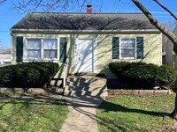 Building Photo - Adorable 2 Bedroom Home