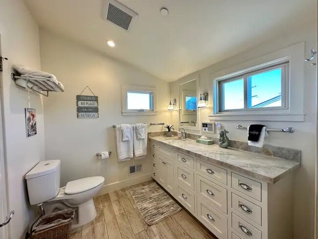 Building Photo - Serene 3 Bedroom at Lovers Pt in Pacific G...