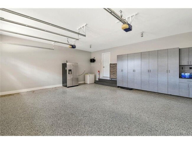 Building Photo - 154 Beaton Dr W