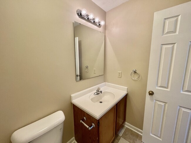 Building Photo - 4 bedroom, 3 bathroom Nest in Spring Lake