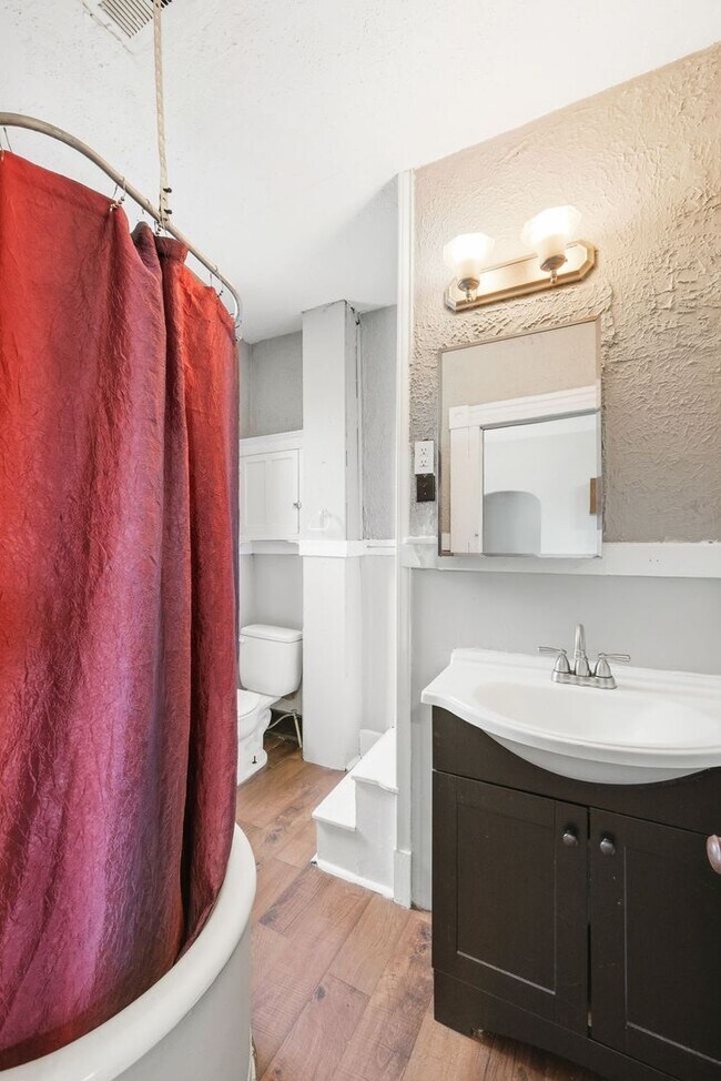 Building Photo - 511 Schirmer St