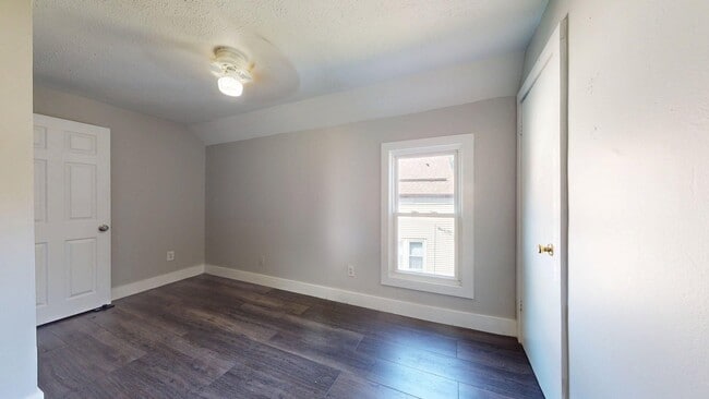 Building Photo - Updated 3 bedroom/1.5 bathroom, Single Fam...