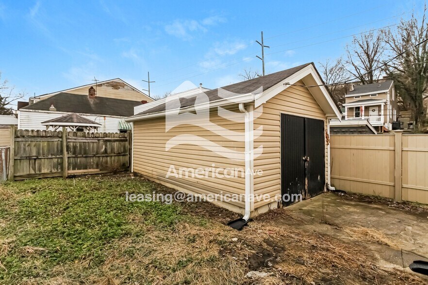 Building Photo - 635 Watkins St