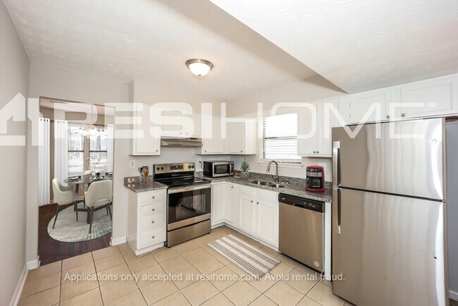 Building Photo - 6554 River Glen Dr
