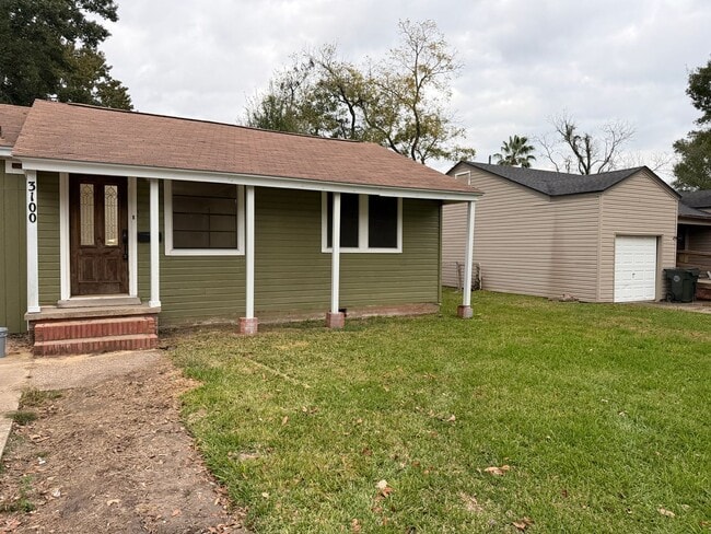 Building Photo - 3 Bedroom, 2 Bathroom Home for Rent in Groves, Tx