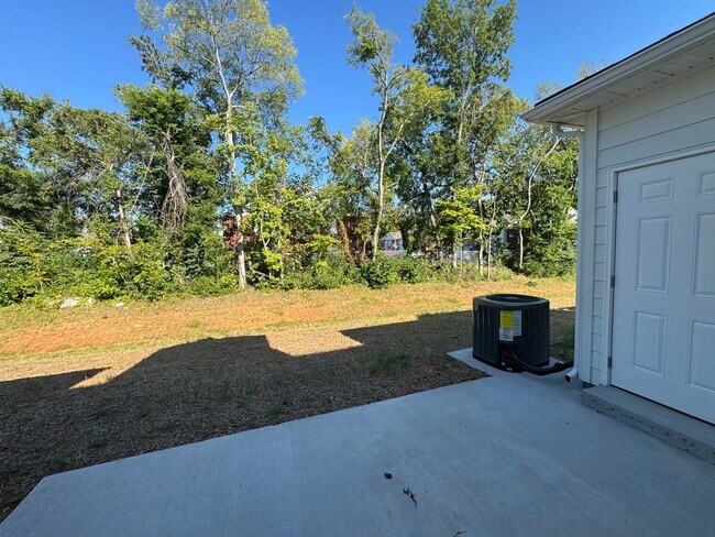 Building Photo - 205 Mountaindale Dr