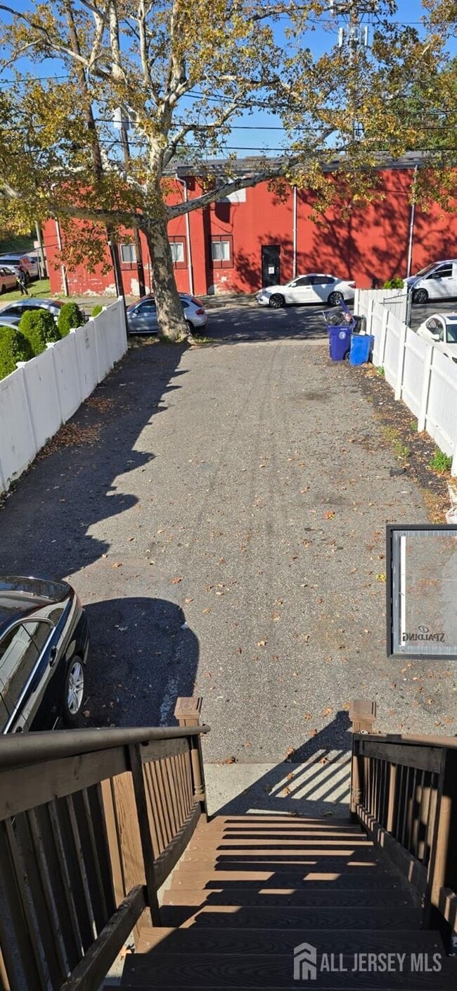 Building Photo - 523 State St