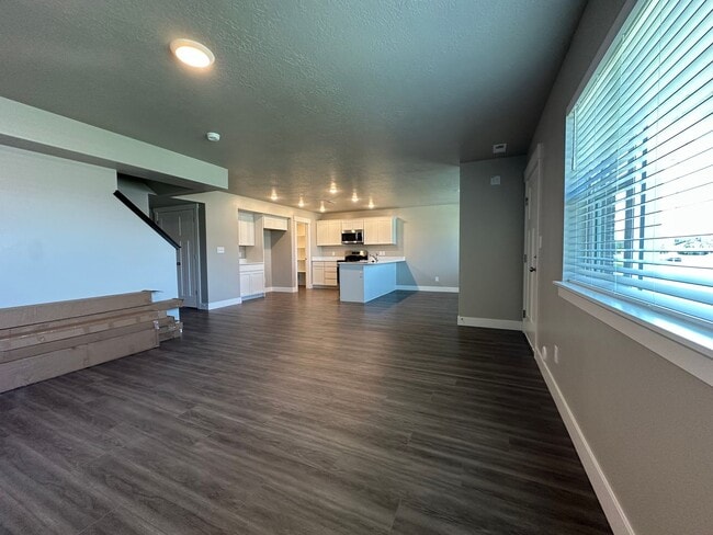 Building Photo - New Never Lived in Springville Townhome Fo...