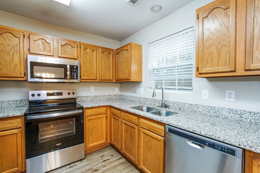 Building Photo - 3430 Idlewood Village Dr