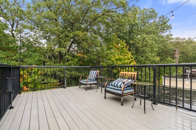 Building Photo - 865 Lagrange St