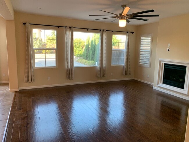 Building Photo - Beautiful 5 Bedroom, 3.5 Bath Mountain House Home W/ Office