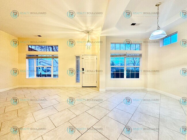 Building Photo - Beautiful 3 Bedroom, 2Bath, 3 Car Garage home in South Reno With Large Back Yard and Hot Tub!