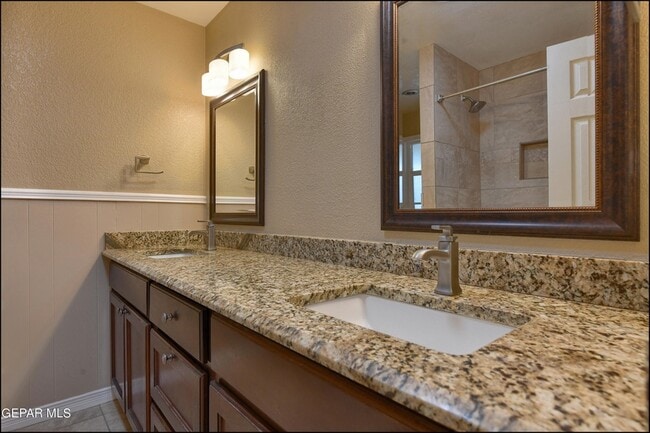 Building Photo - 424 Stonebluff Rd