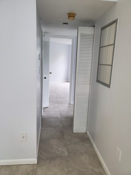 Building Photo - 3546 Southpointe Dr