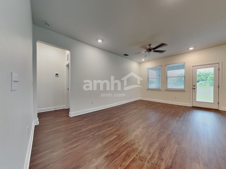 Building Photo - 27550 St Andrews Ave