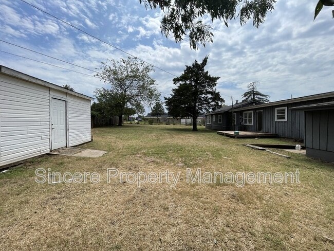 Building Photo - 2023 NW 40th St