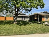 Building Photo - 2 Bedroom 1 Bathroom Duplex Located on the Bench