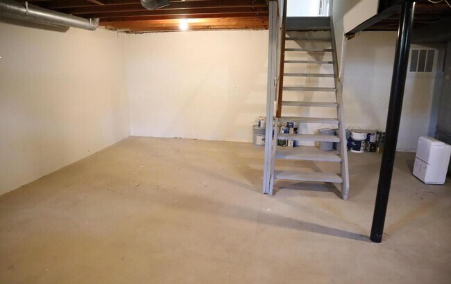 Building Photo - Fabulous Updated 4 Bedroom, 2.5 Bathroom H...