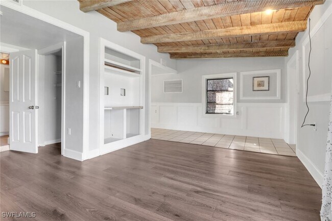 Building Photo - 156 4th St