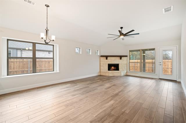 Building Photo - 618 Kyle Dr